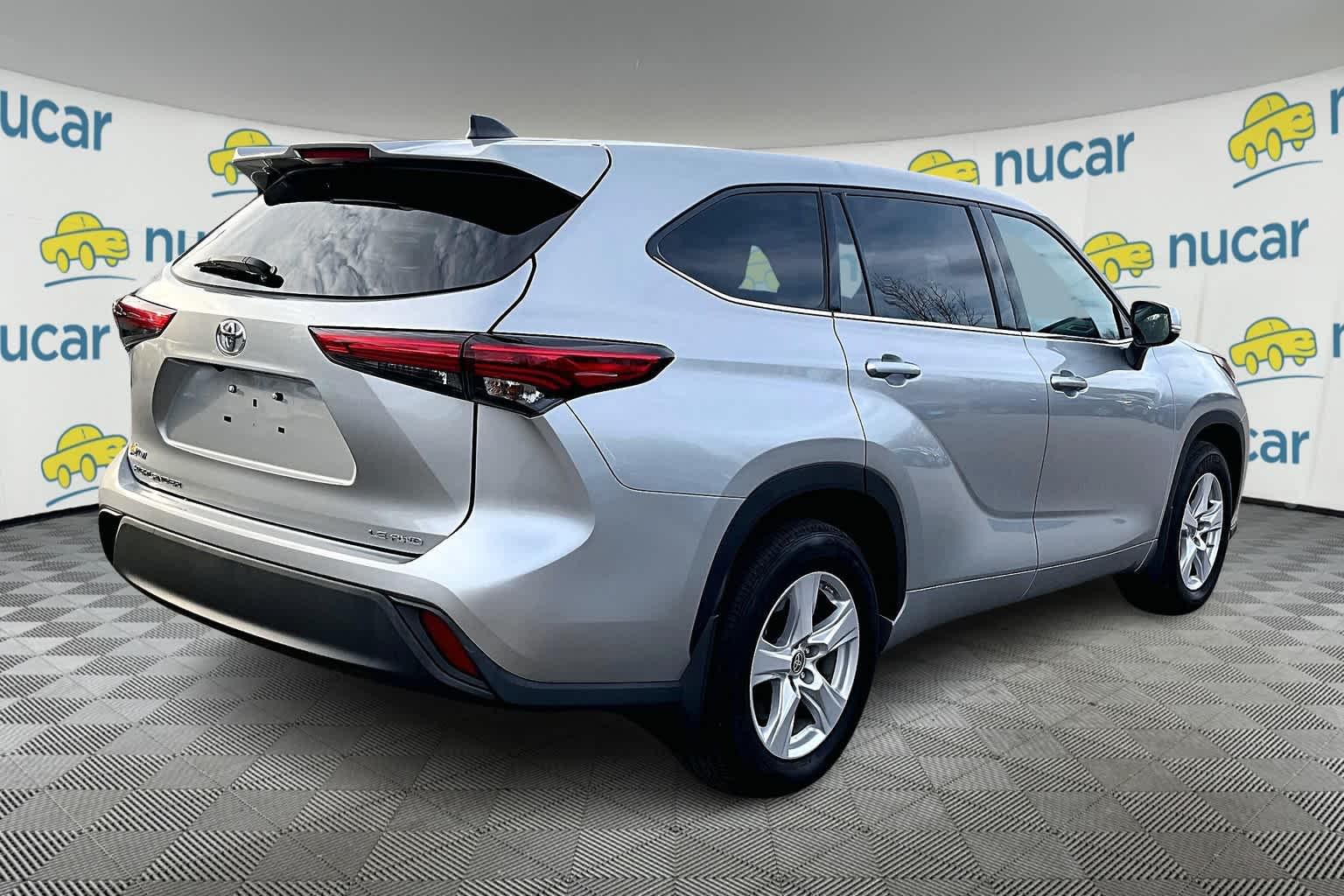 2022 Toyota Highlander LE - Photo 6