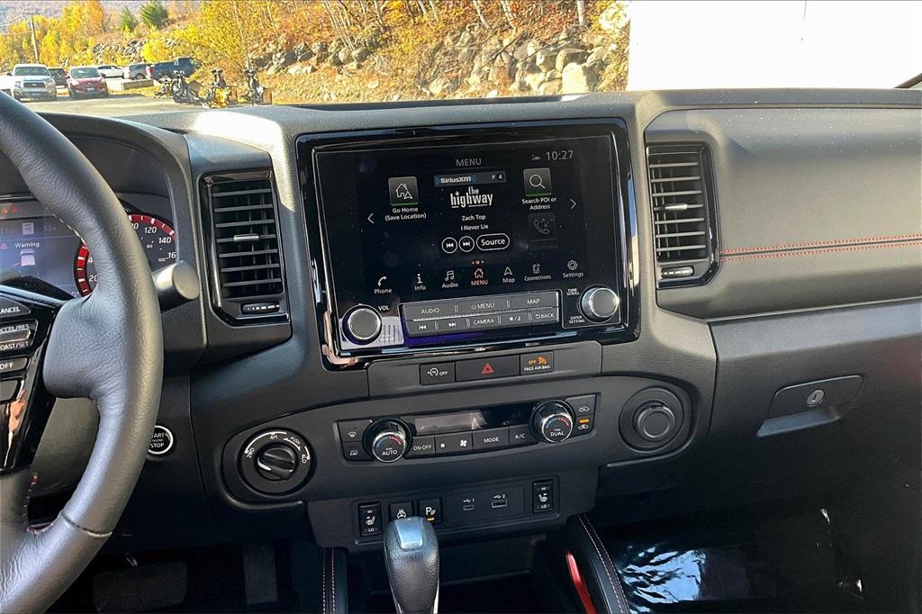 2023 Nissan Frontier Crewcab 4x4 - Photo 18