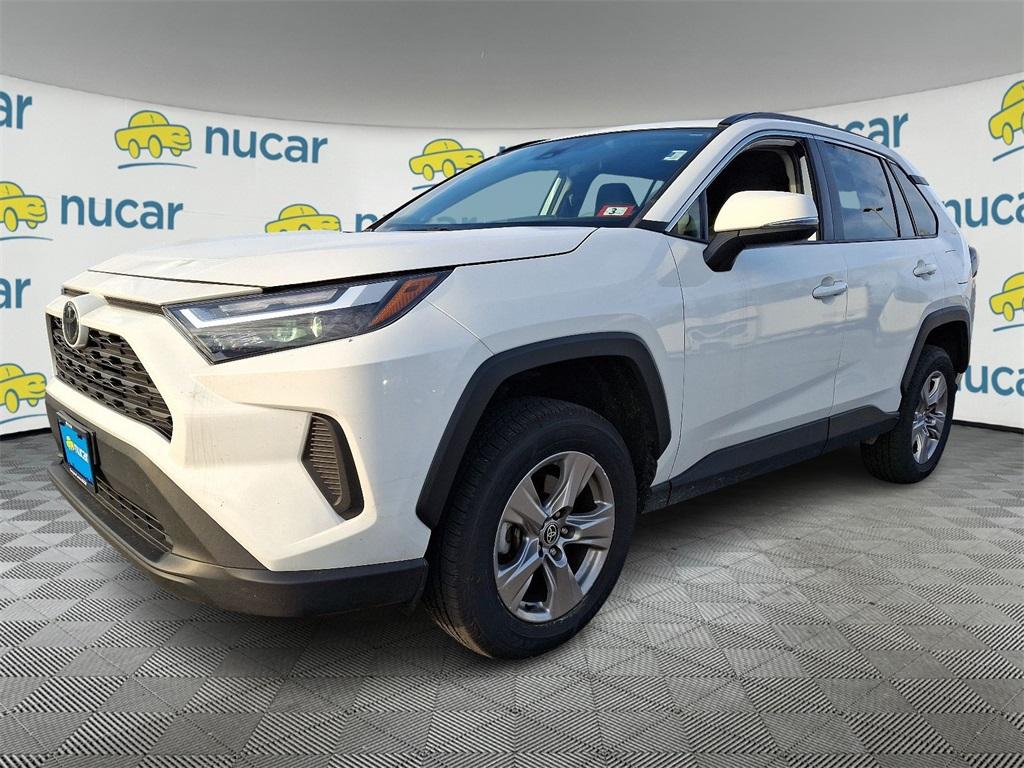 2022 Toyota RAV4 XLE - Photo 3