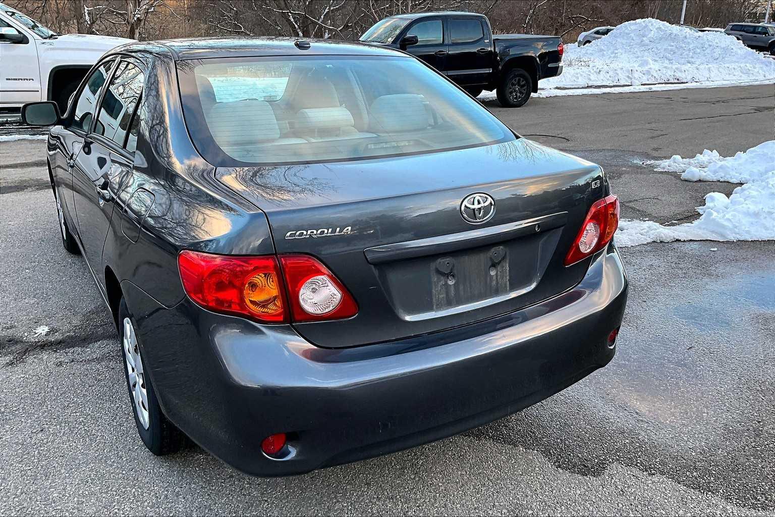 2010 Toyota Corolla LE - Photo 7