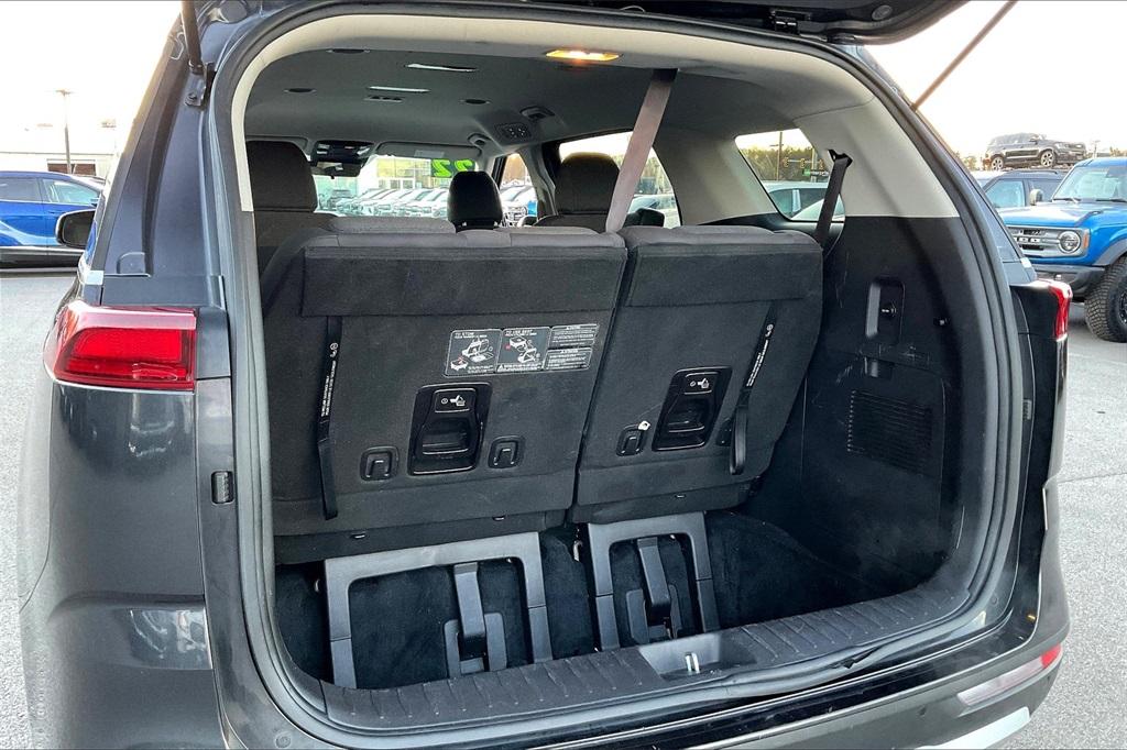 2022 Kia Carnival LX - Photo 35