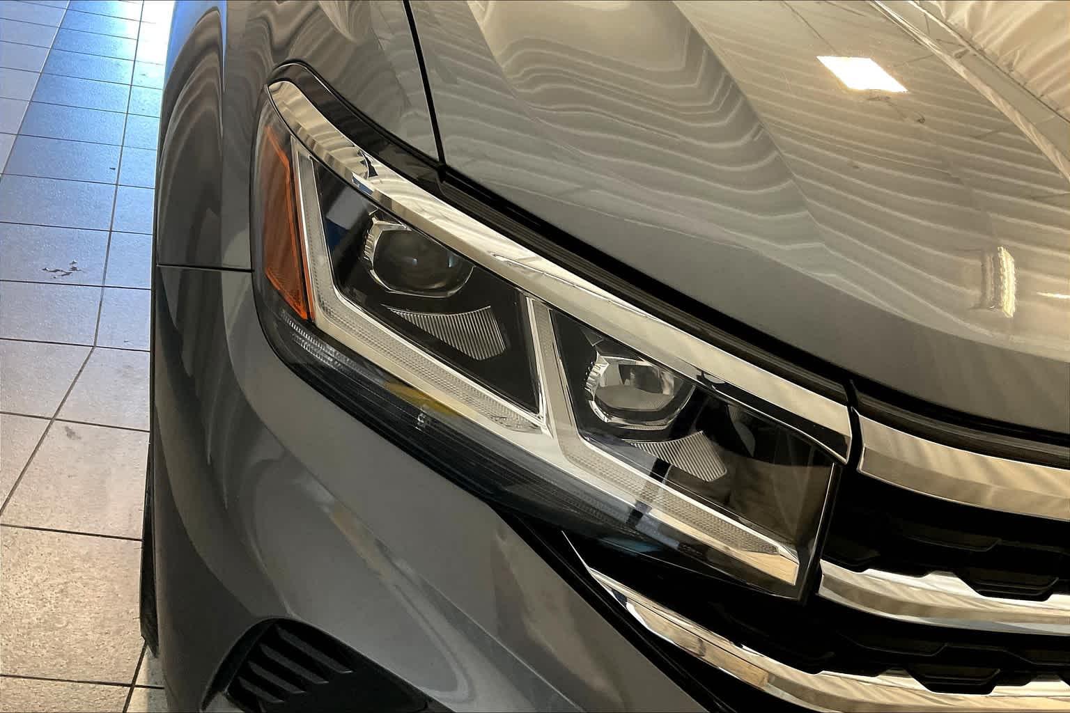 2021 Volkswagen Atlas Cross Sport 3.6L V6 SEL Premium - Photo 31