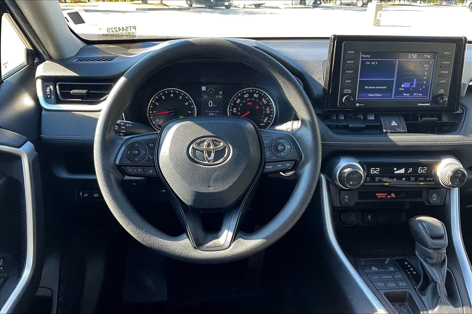 2022 Toyota RAV4 XLE - Photo 17