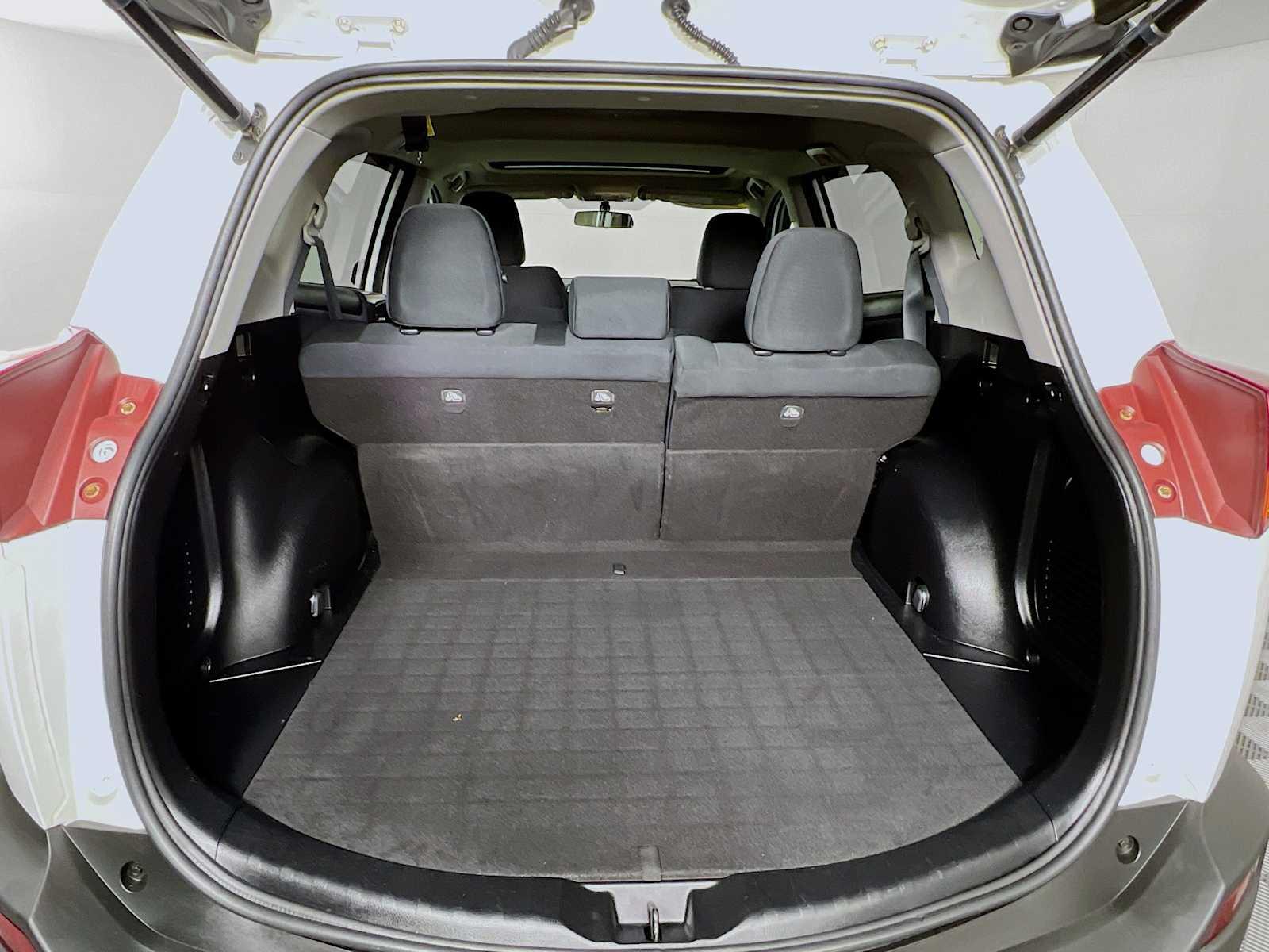 2015 Toyota RAV4 XLE - Photo 25