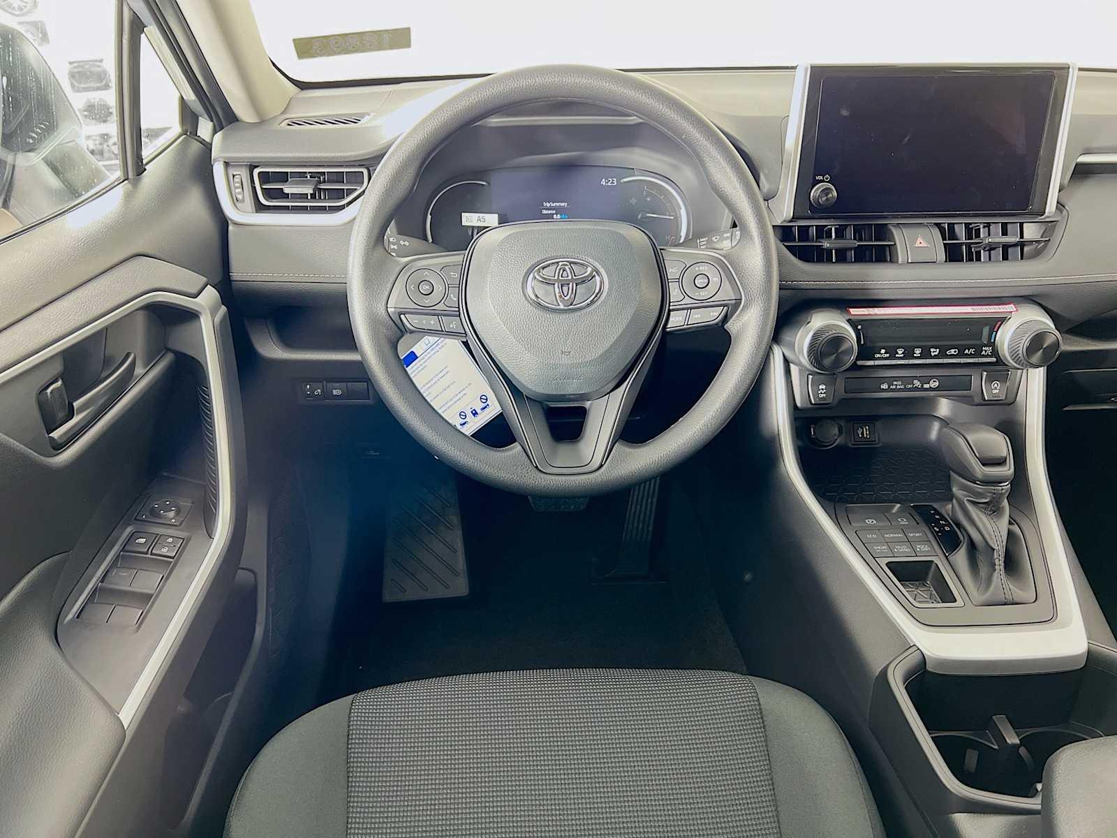 2025 Toyota RAV4 LE - Photo 15