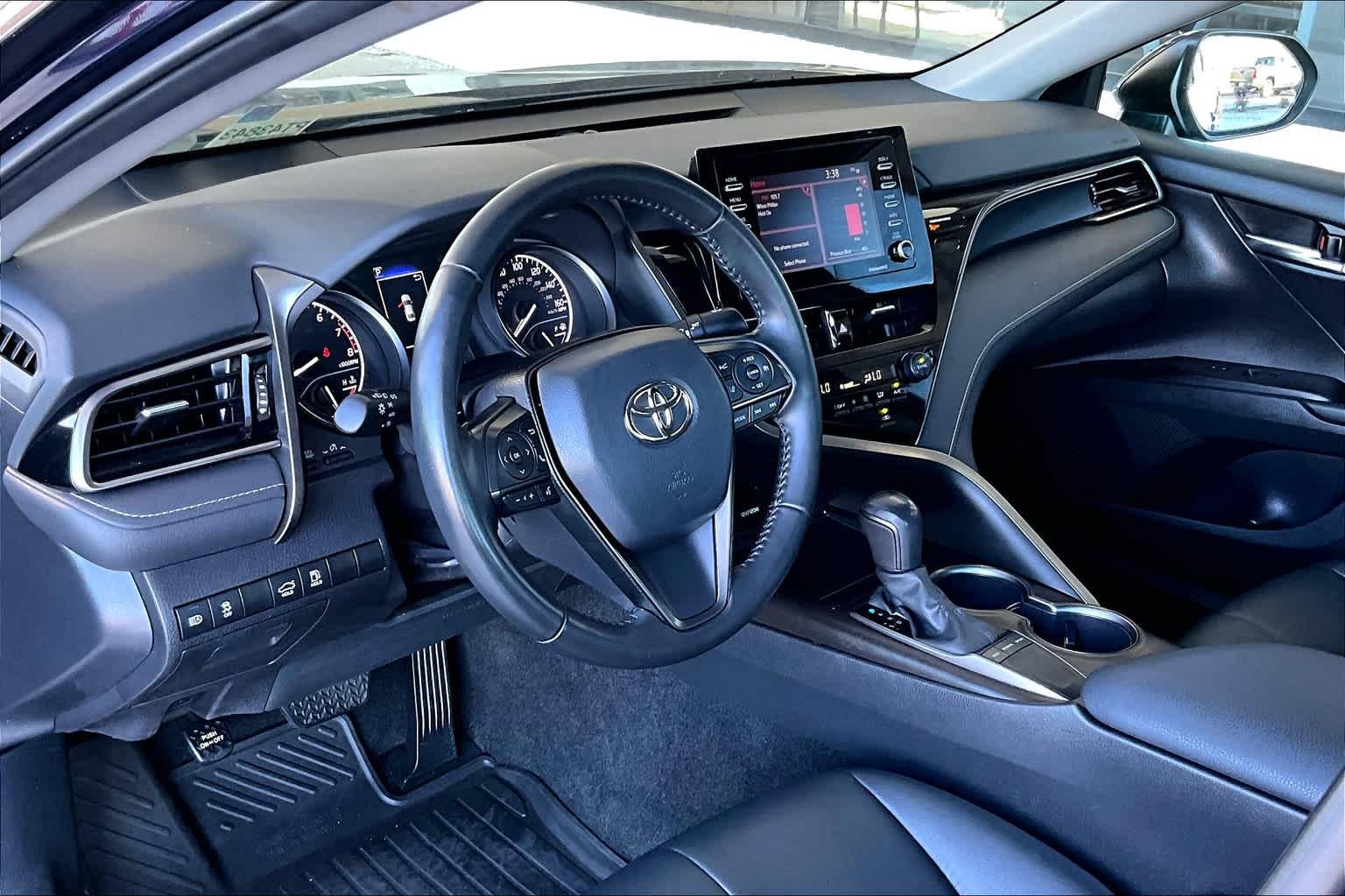 2022 Toyota Camry SE - Photo 8