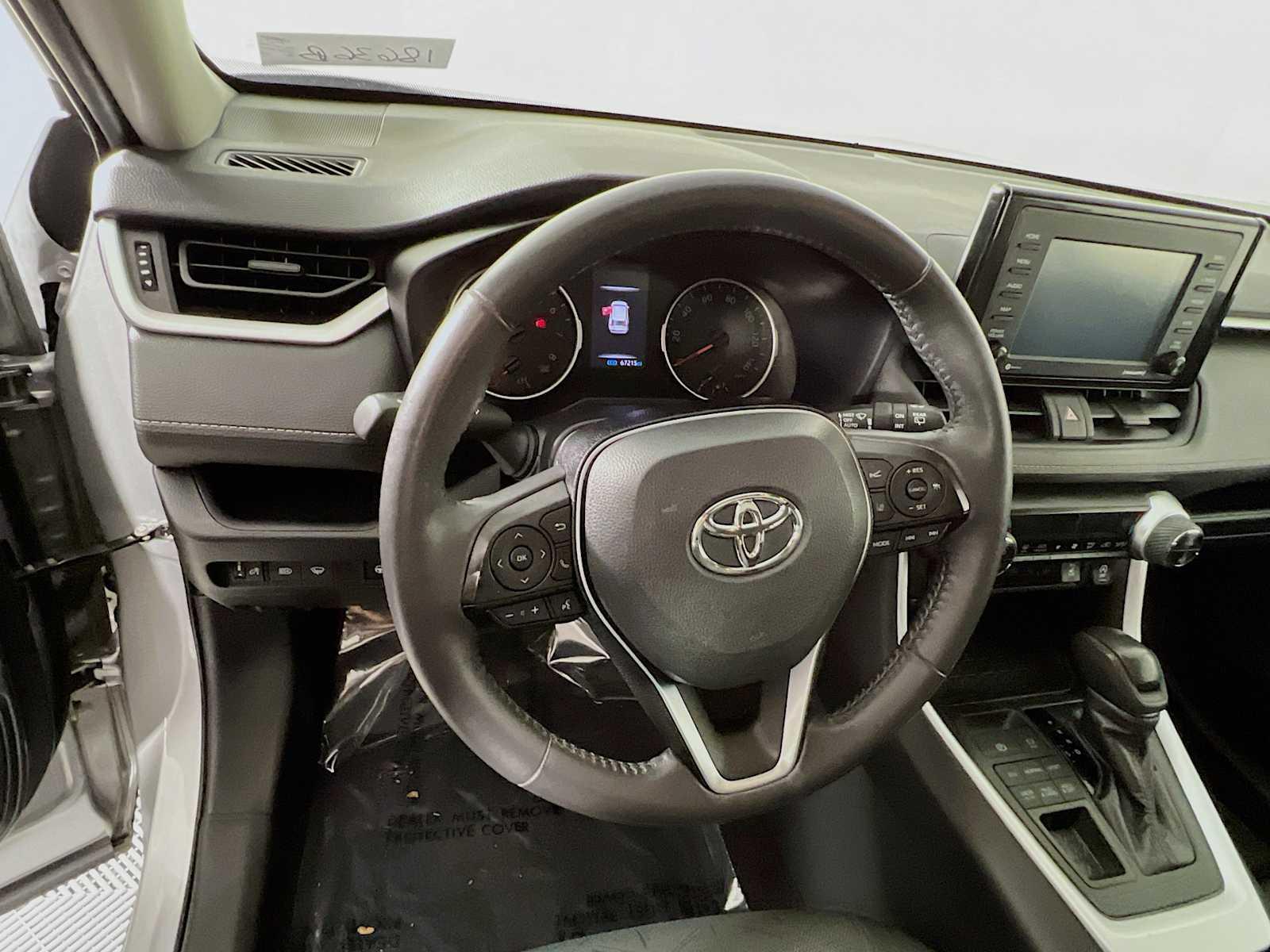 2021 Toyota RAV4 XLE - Photo 11