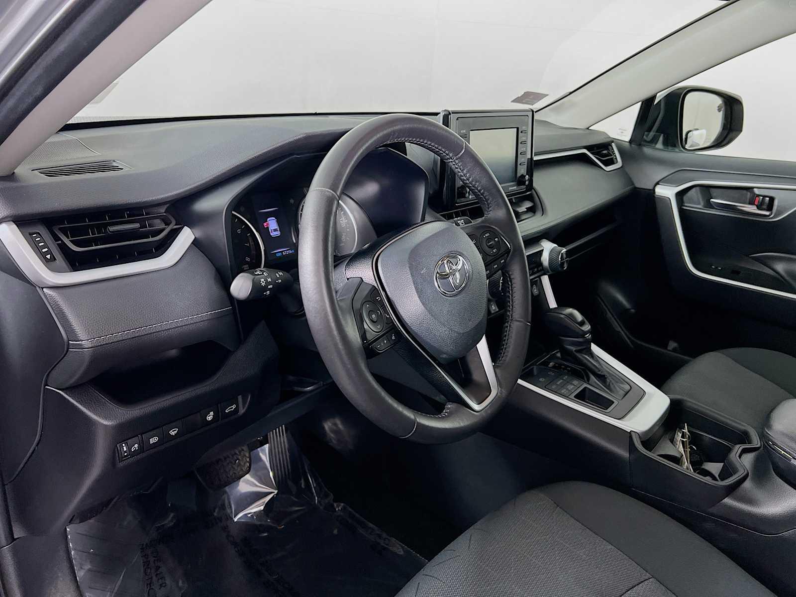 2021 Toyota RAV4 XLE - Photo 9