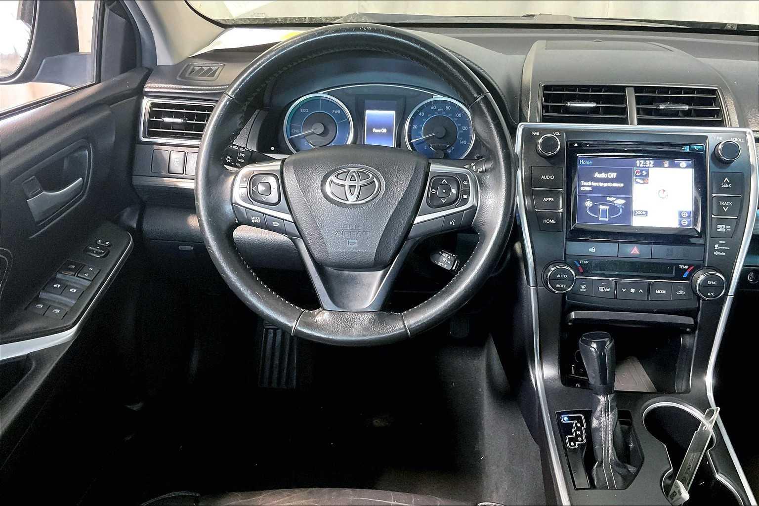 2015 Toyota Camry Hybrid XLE - Photo 17