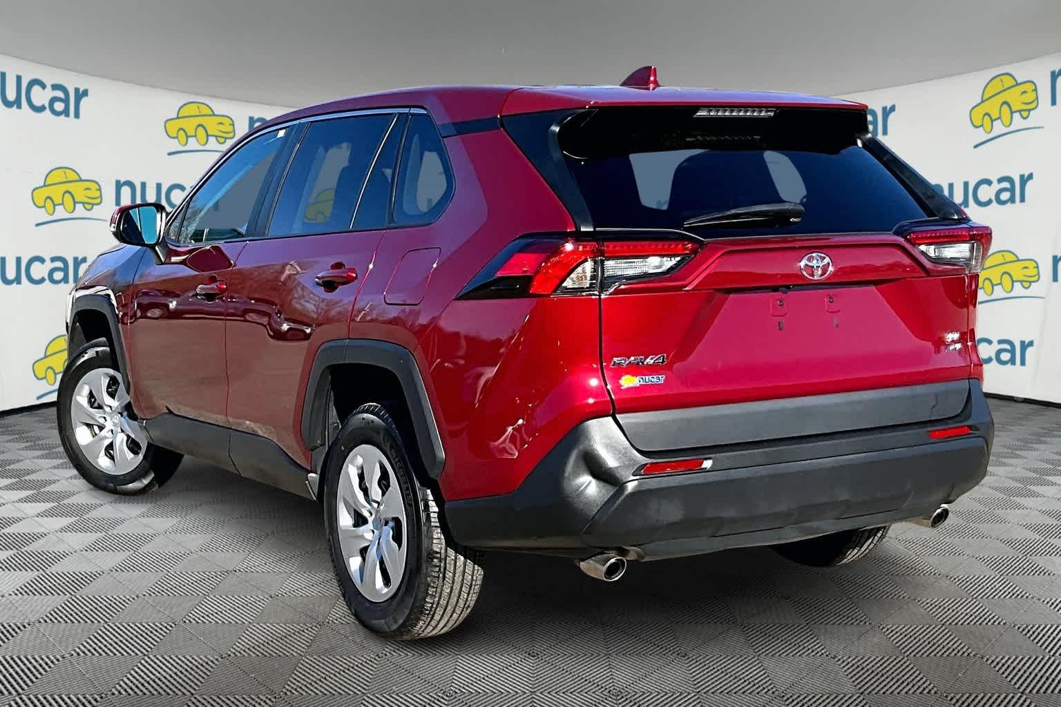 2022 Toyota RAV4 LE - Photo 4