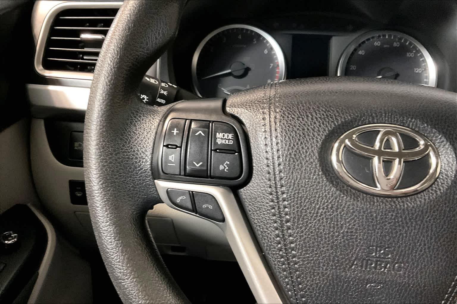 2018 Toyota Highlander LE - Photo 23