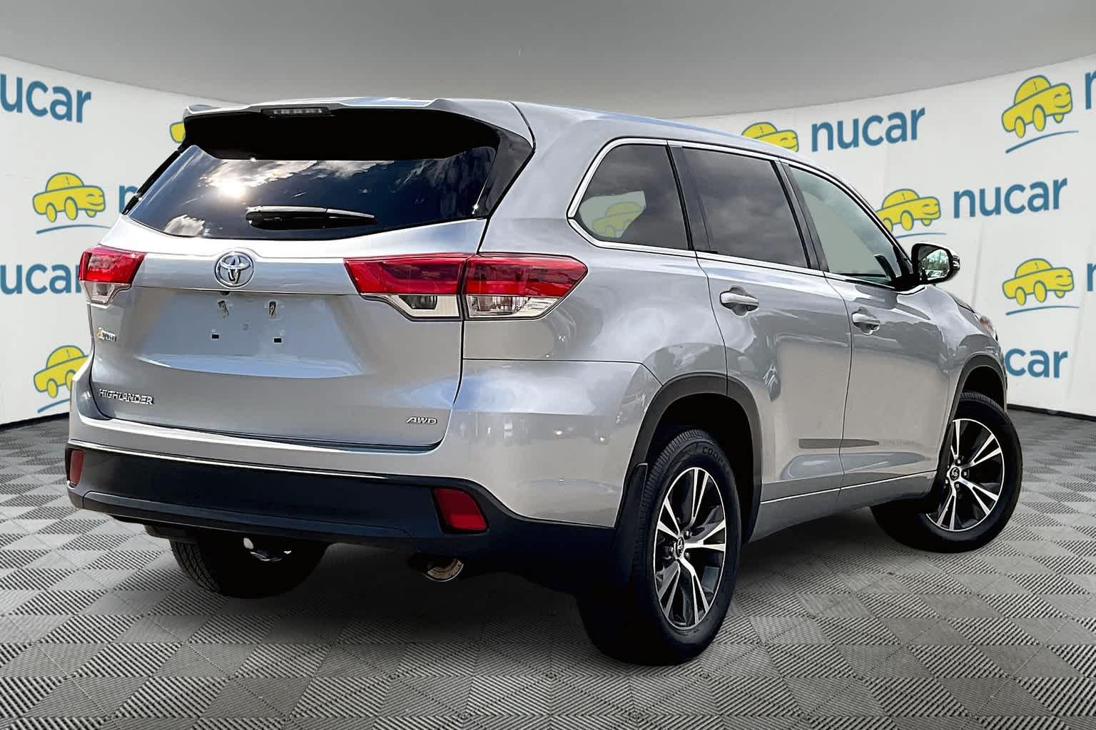 2018 Toyota Highlander LE - Photo 6