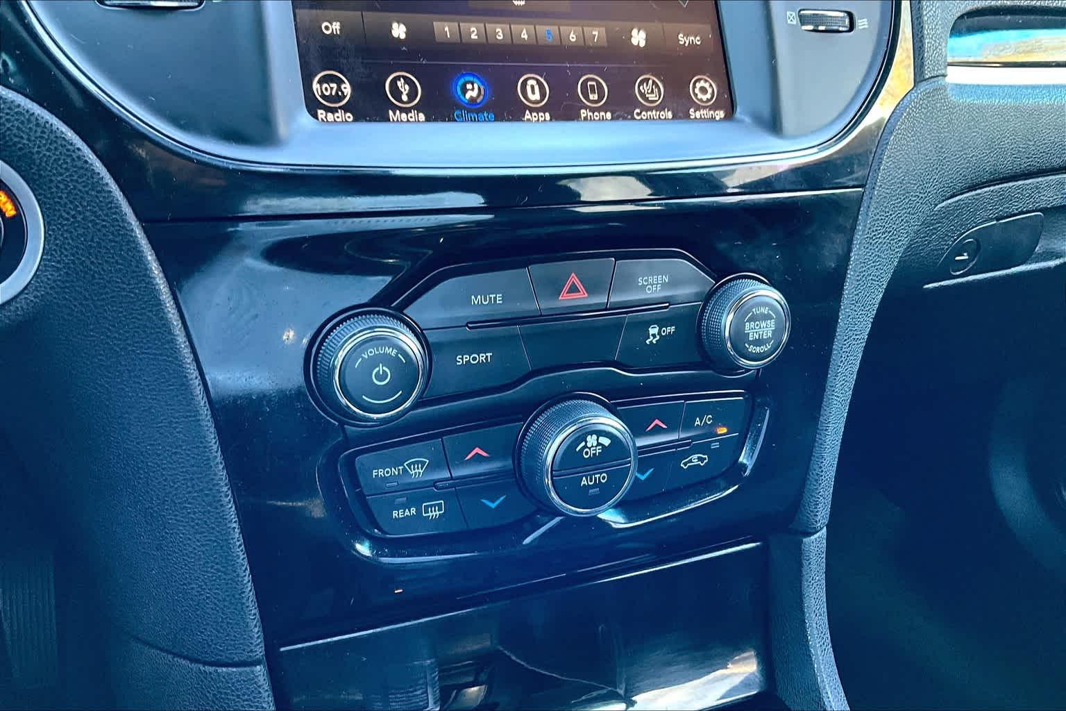 2019 Chrysler 300 300S - Photo 26