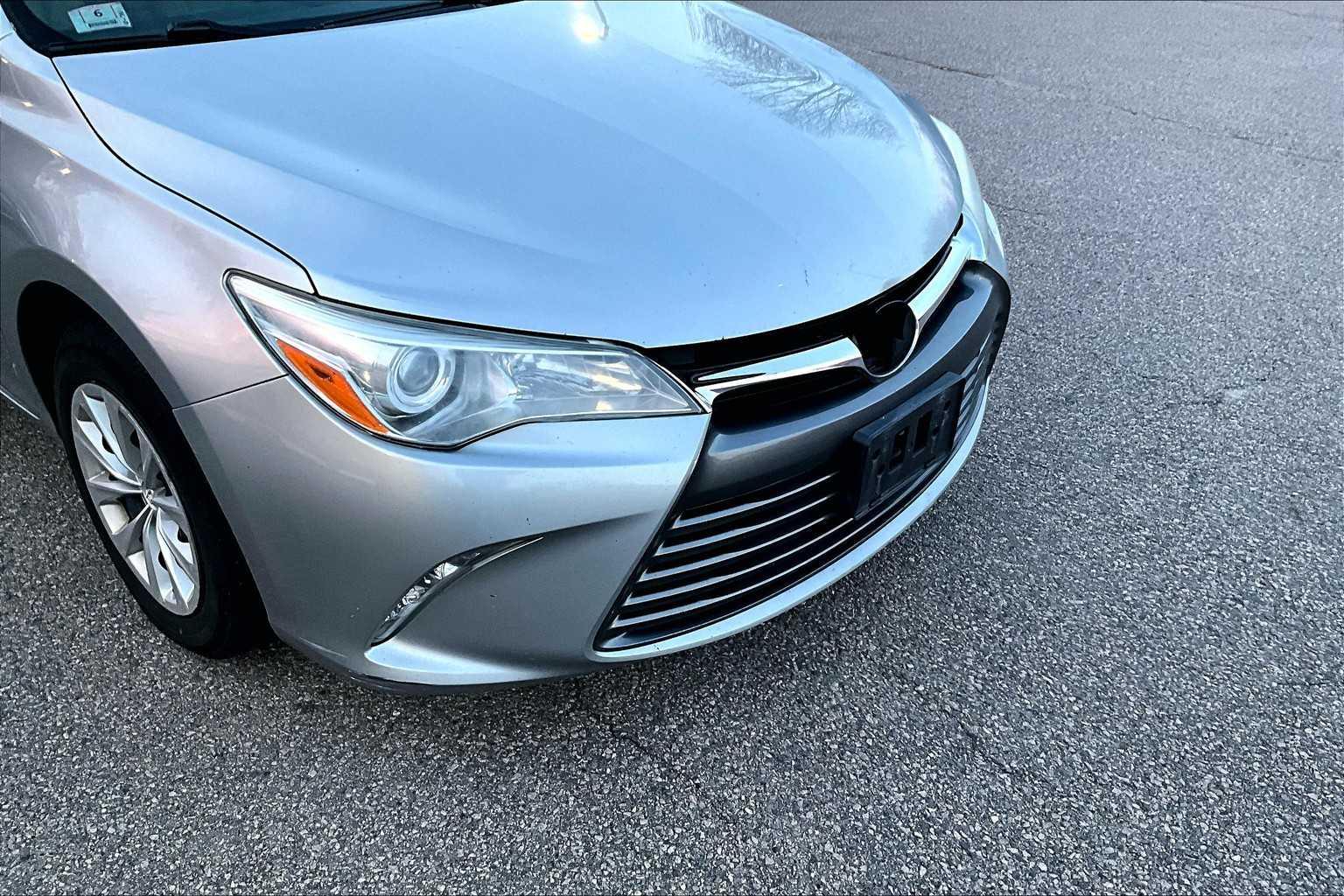 2015 Toyota Camry LE - Photo 5