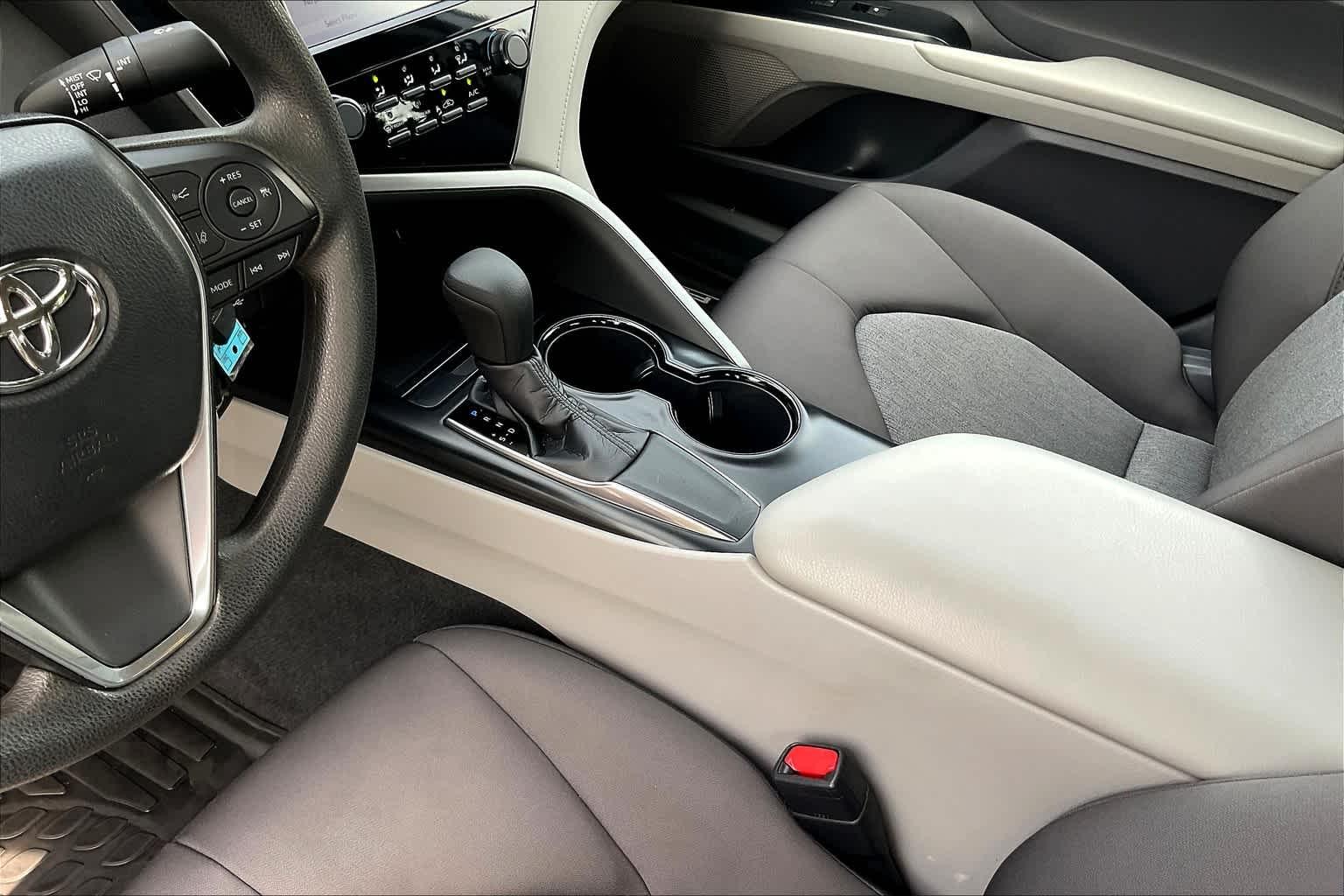 2019 Toyota Camry LE - Photo 28