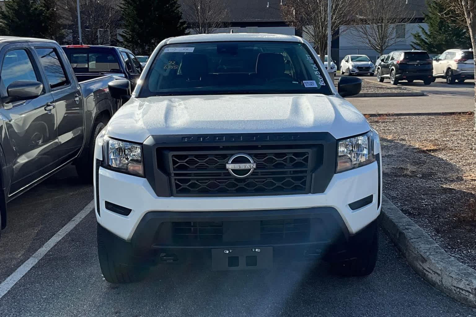 2022 Nissan Frontier S Crew Cab 4x4 Auto - Photo 2