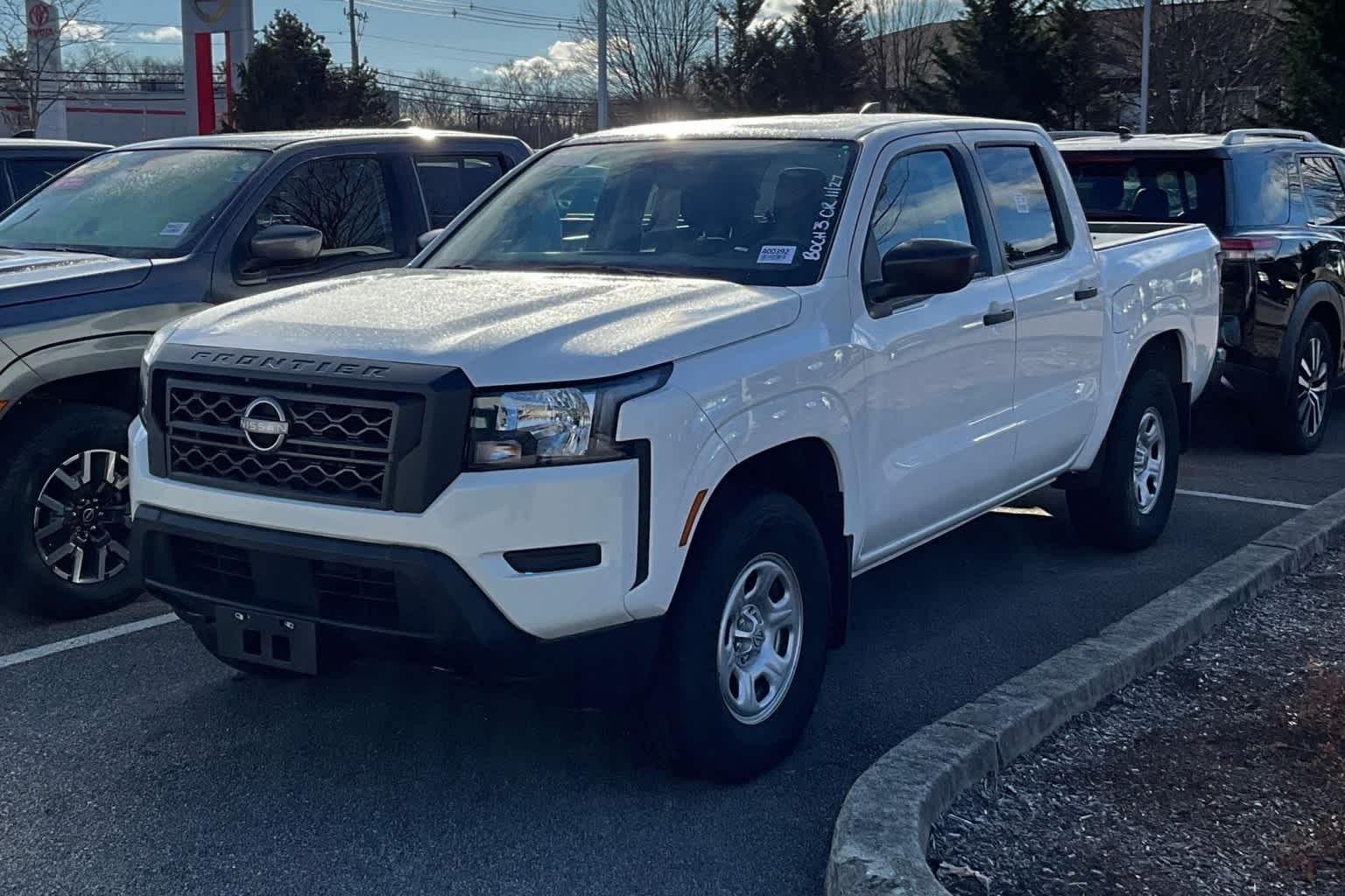 2022 Nissan Frontier S Crew Cab 4x4 Auto - Photo 3