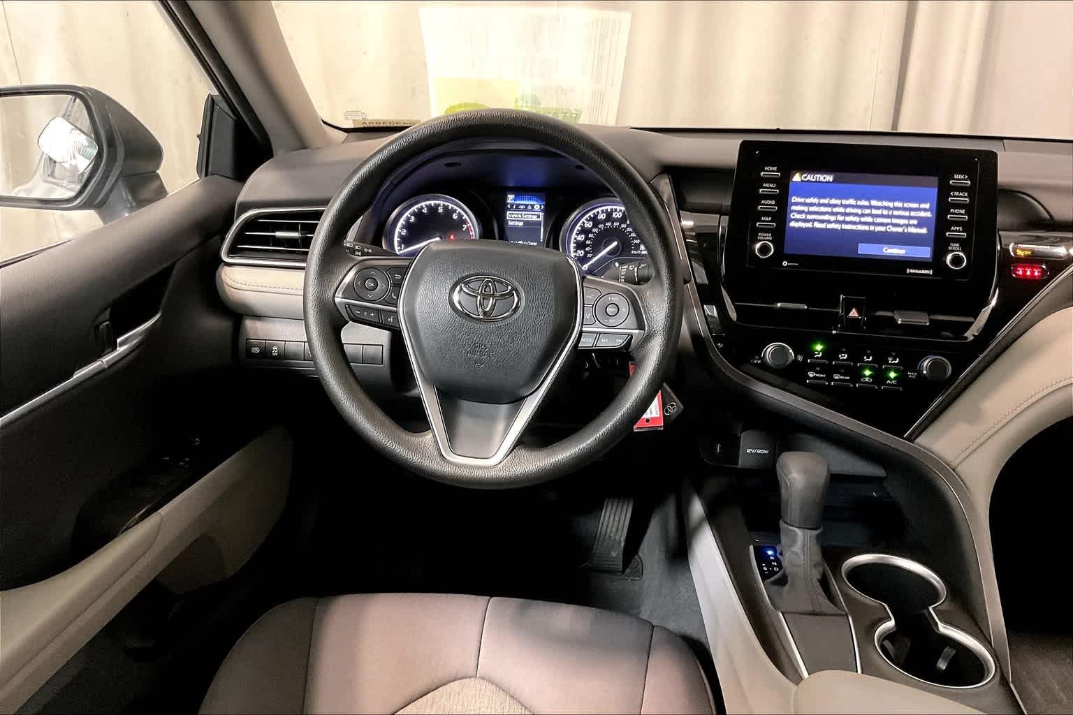 2021 Toyota Camry LE - Photo 17