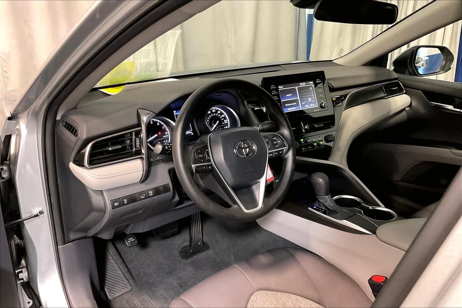 2021 Toyota Camry LE - Photo 8