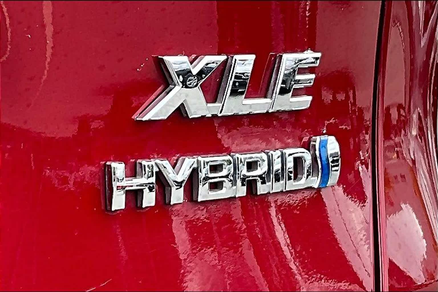 2022 Toyota RAV4 Hybrid XLE - Photo 29