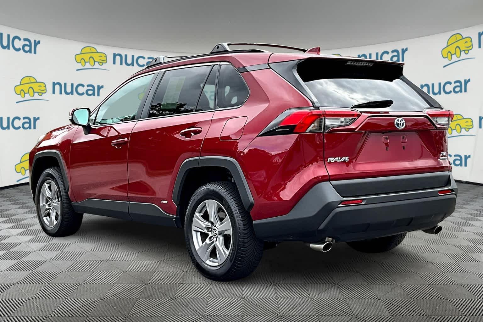 2022 Toyota RAV4 Hybrid XLE - Photo 4