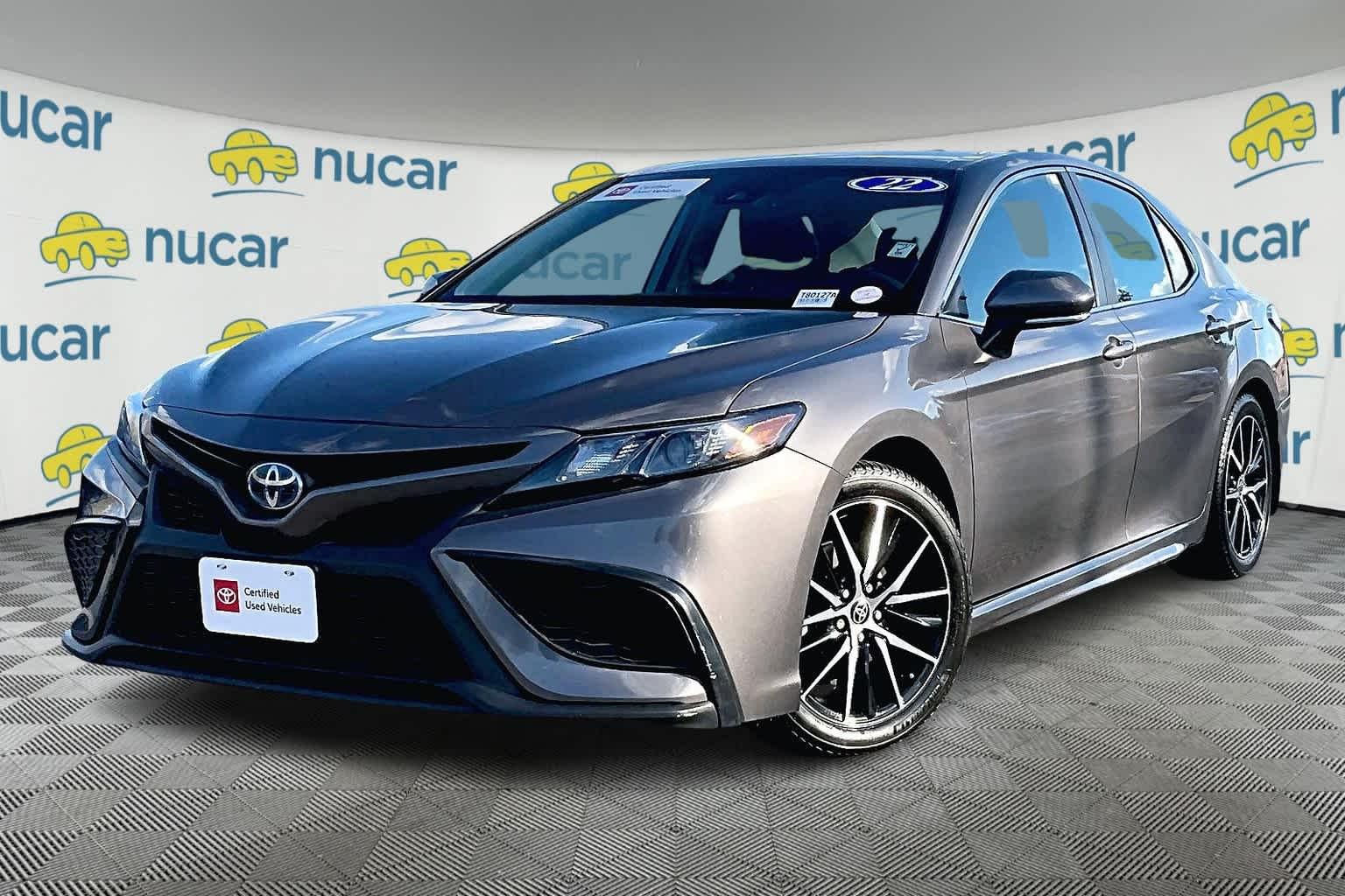 2022 Toyota Camry Hybrid SE - Photo 3