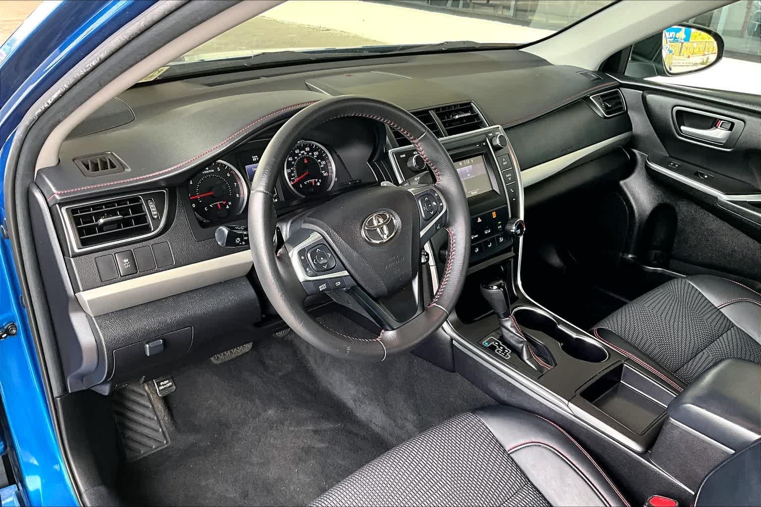 2017 Toyota Camry SE - Photo 8