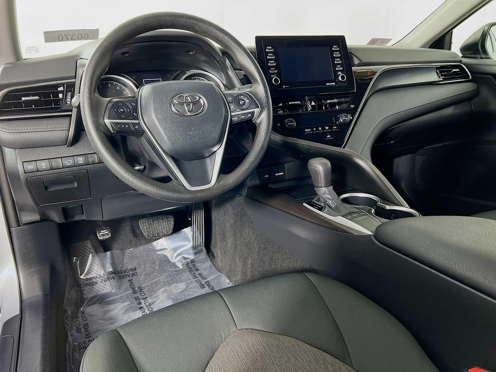 2022 Toyota Camry LE - Photo 9