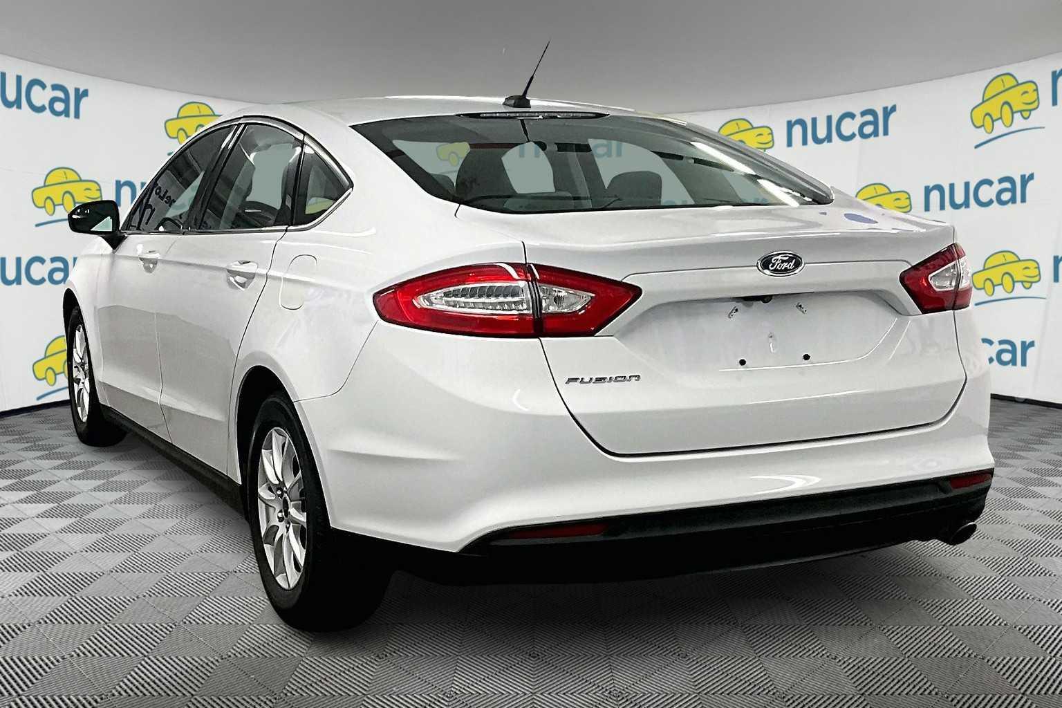 2016 Ford Fusion S - Photo 4