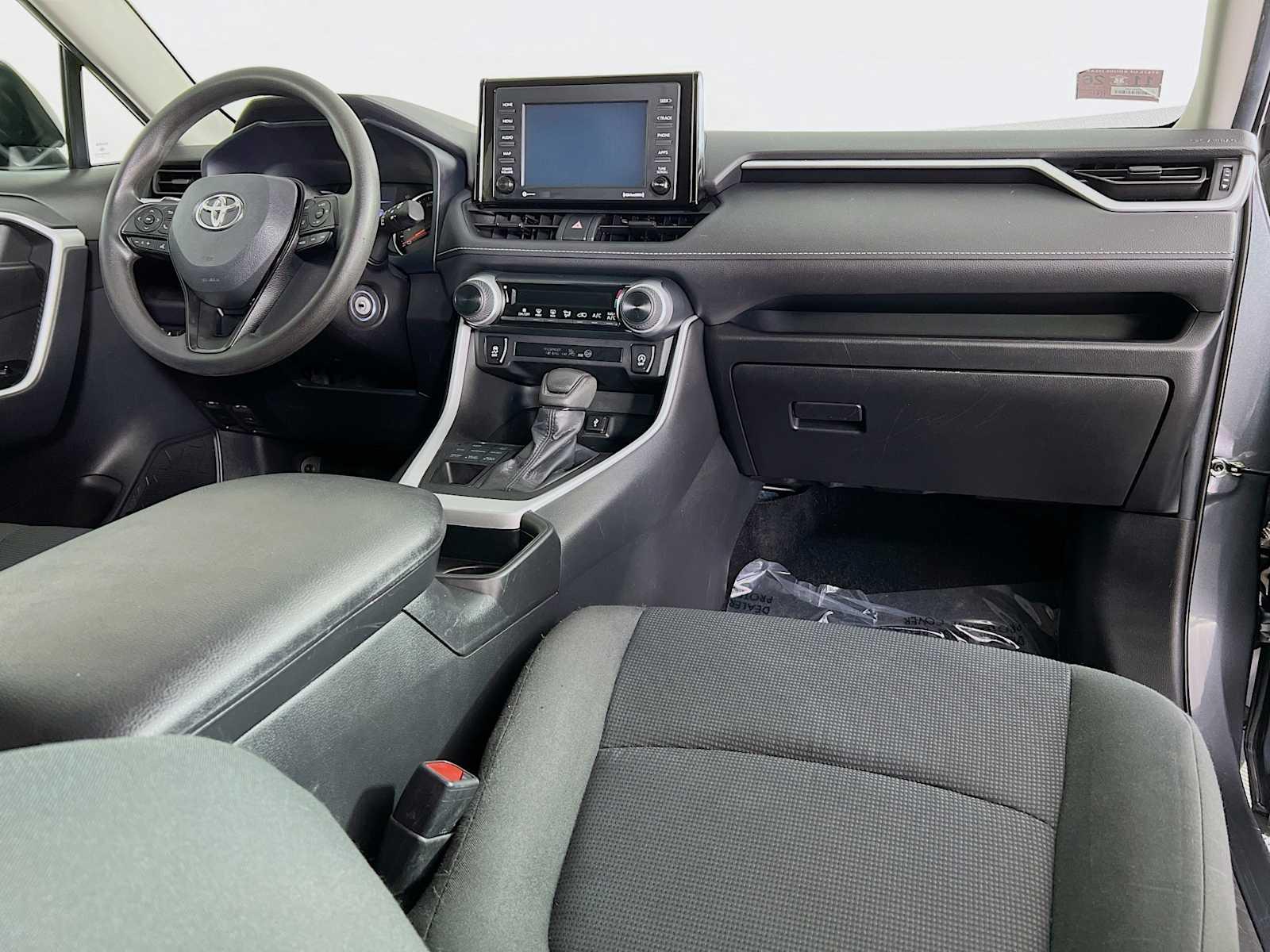 2021 Toyota RAV4 LE - Photo 27