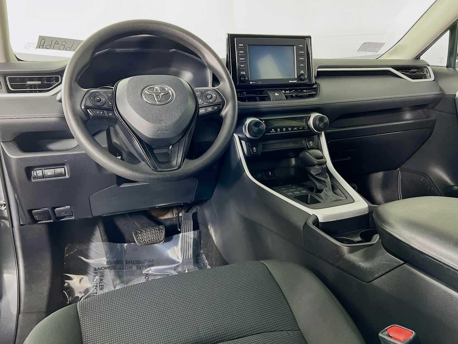 2021 Toyota RAV4 LE - Photo 9