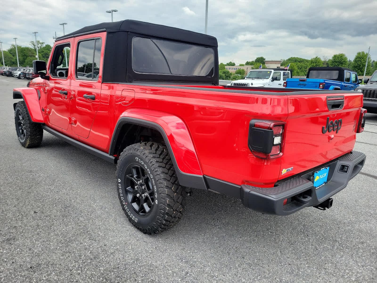 2024 Jeep Gladiator Willys 4x4 - Photo 3