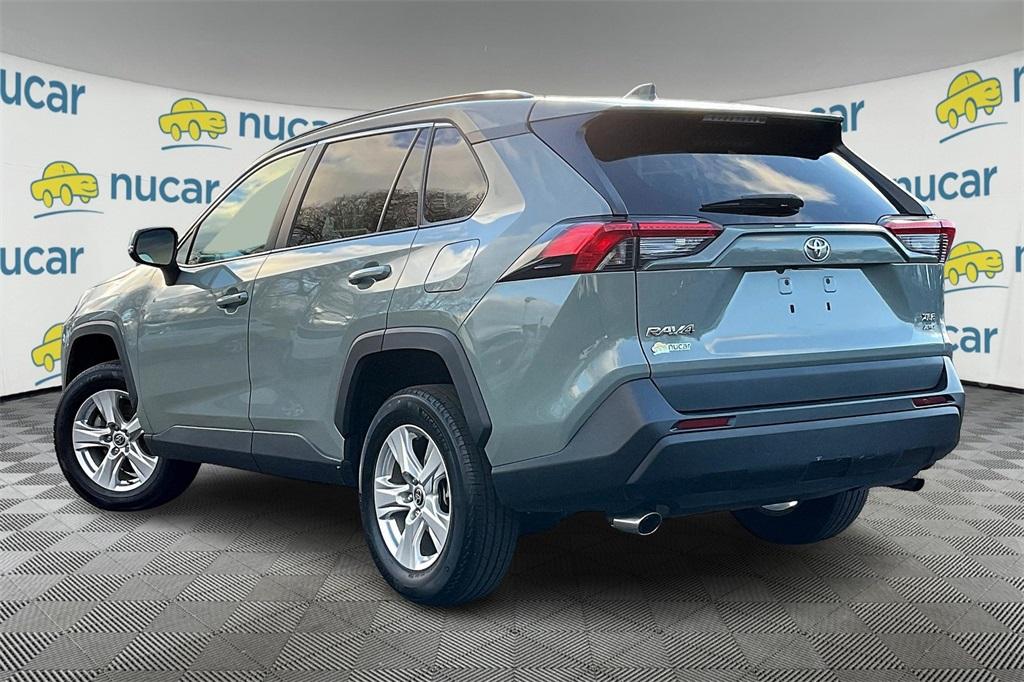 2021 Toyota RAV4 XLE - Photo 4