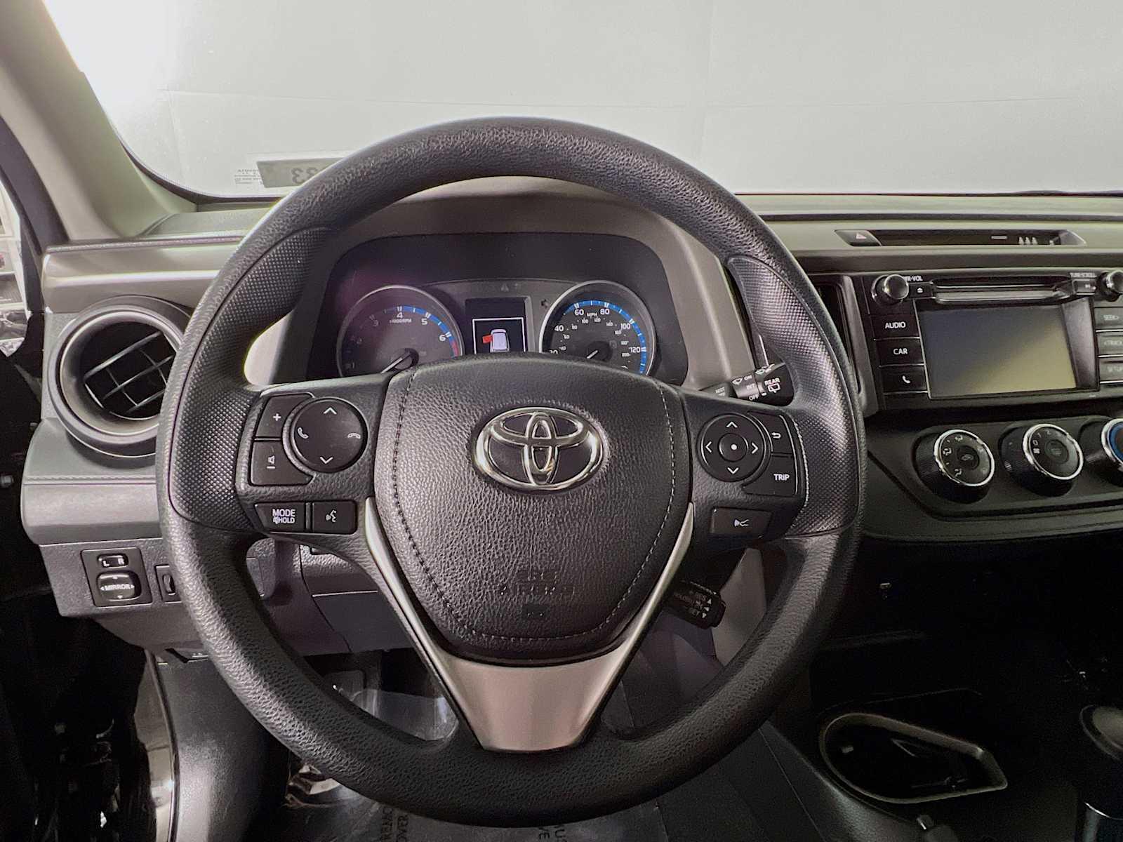 2018 Toyota RAV4 LE - Photo 11