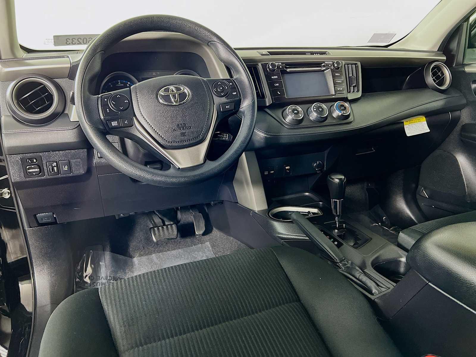 2018 Toyota RAV4 LE - Photo 9