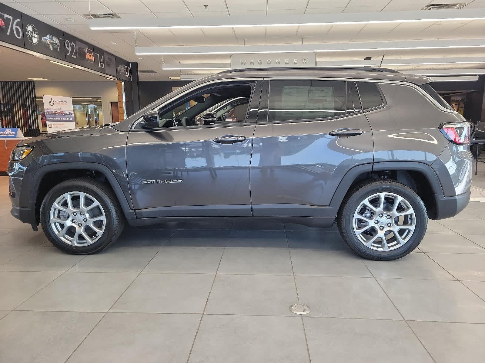 2024 Jeep Compass Latitude Lux - Photo 4