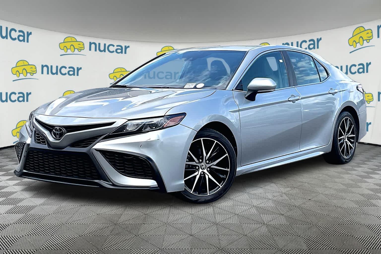 2022 Toyota Camry SE - Photo 5