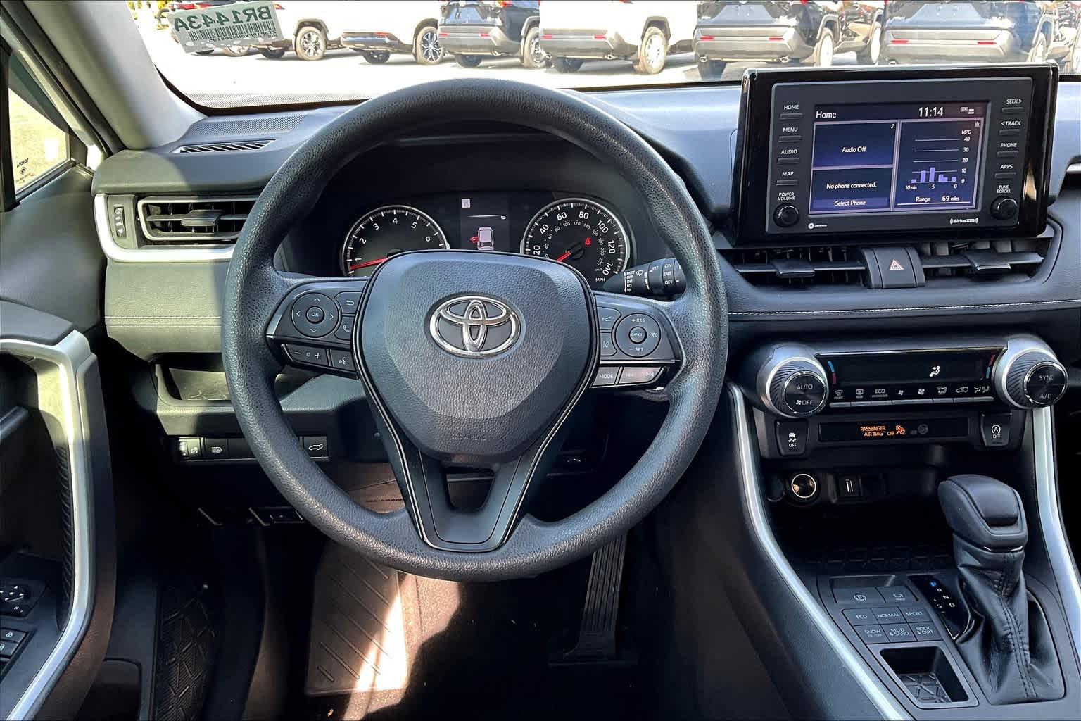 2022 Toyota RAV4 XLE - Photo 17