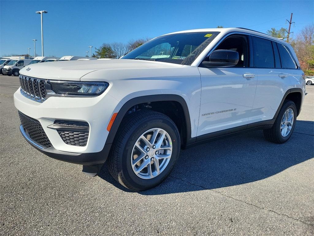 2025 Jeep Grand Cherokee  - Photo 2