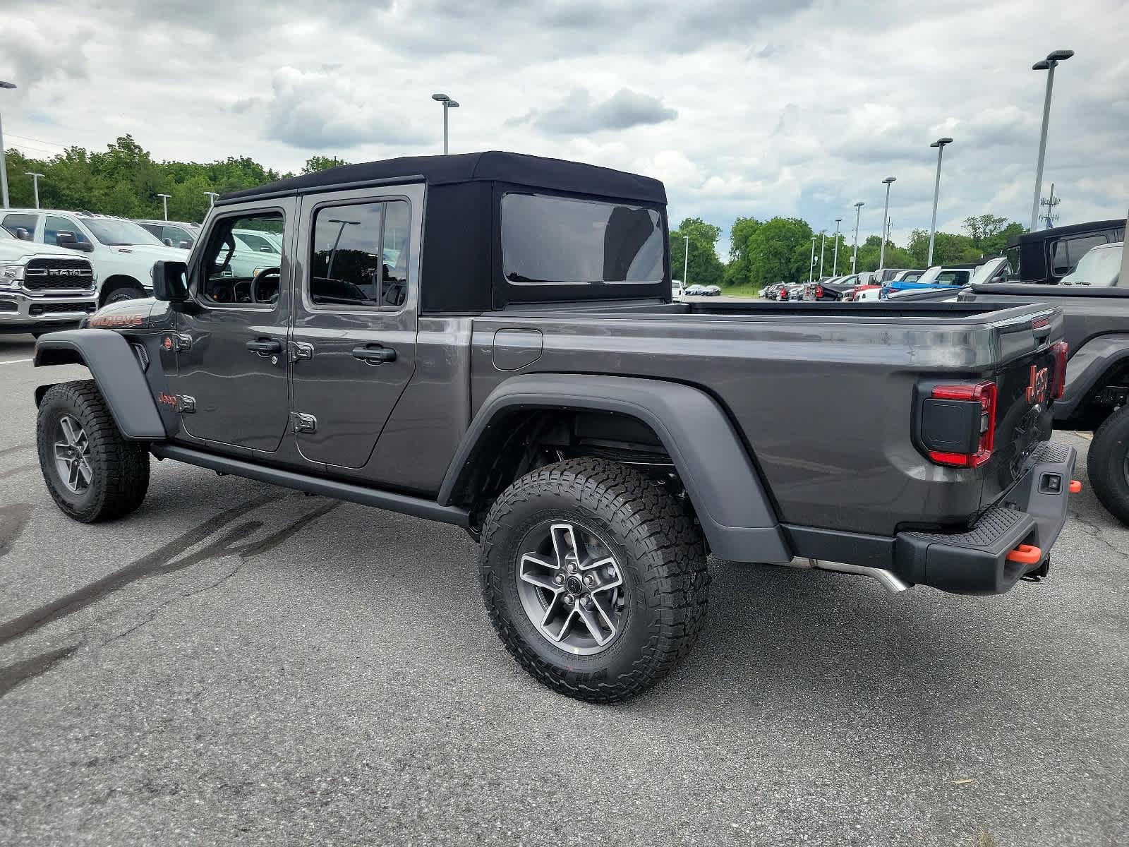 2024 Jeep Gladiator Mojave 4x4 - Photo 3