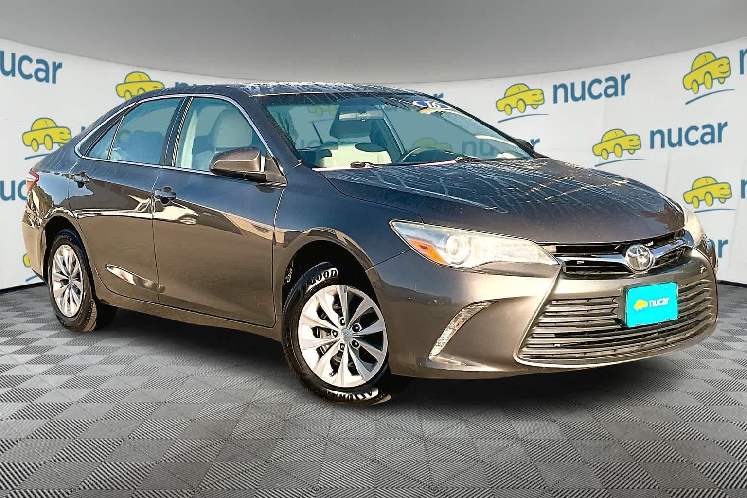 2016 Toyota Camry LE - Photo 1