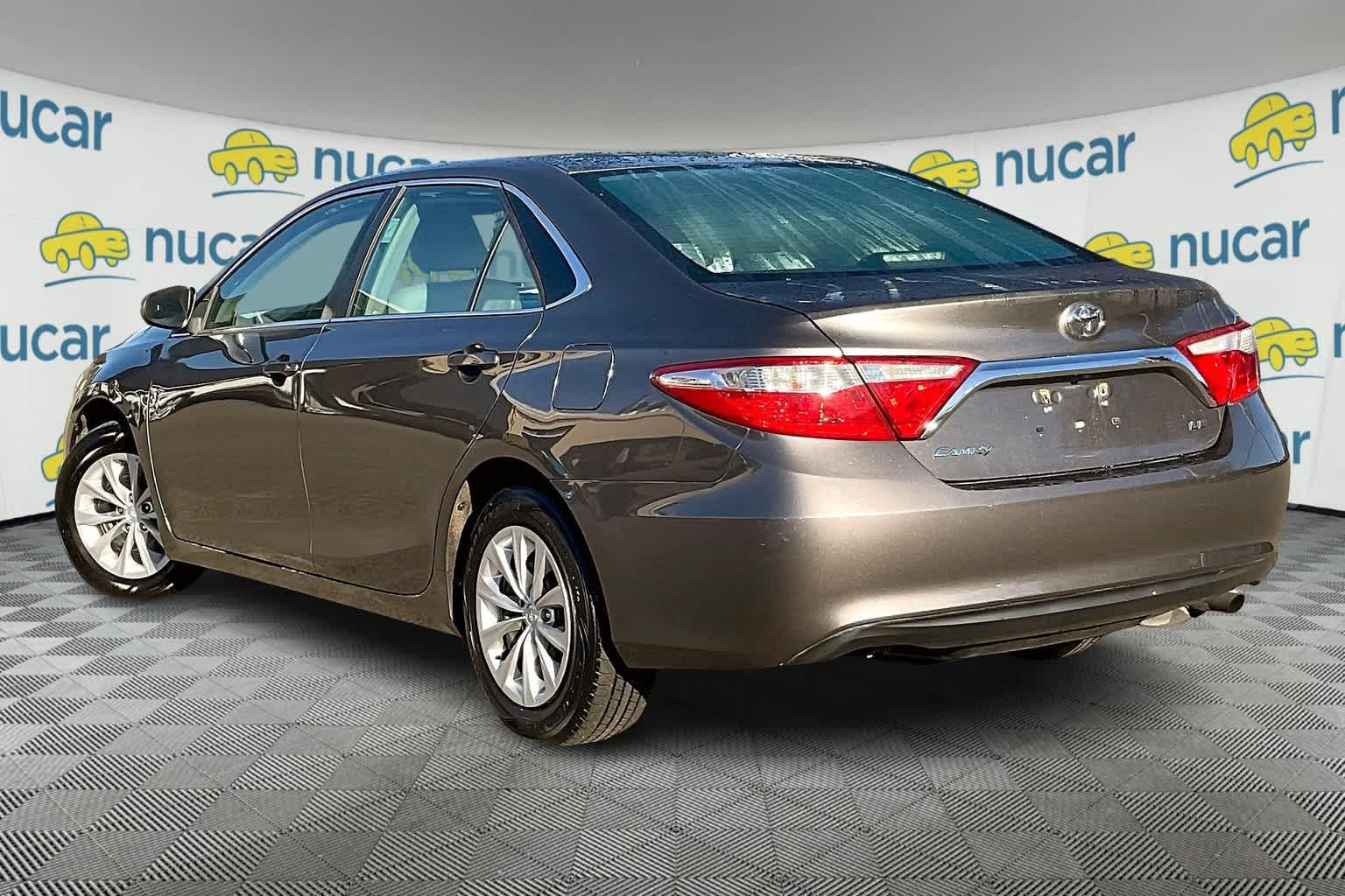 2016 Toyota Camry LE - Photo 4