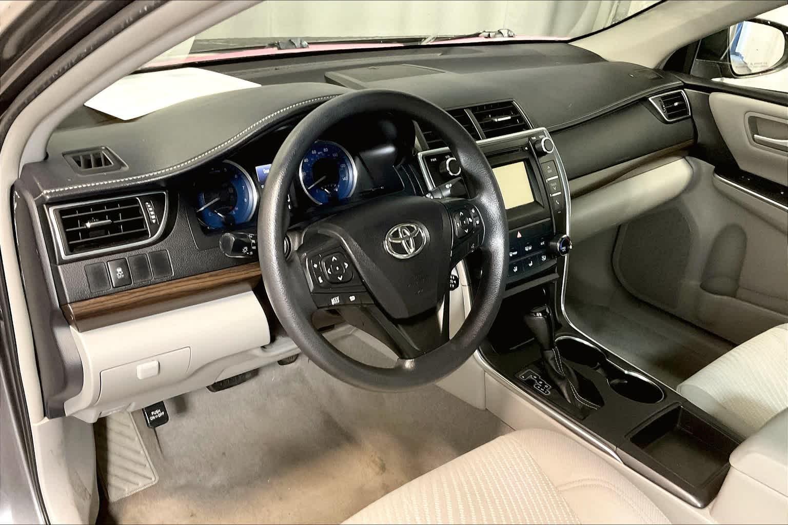 2016 Toyota Camry LE - Photo 8