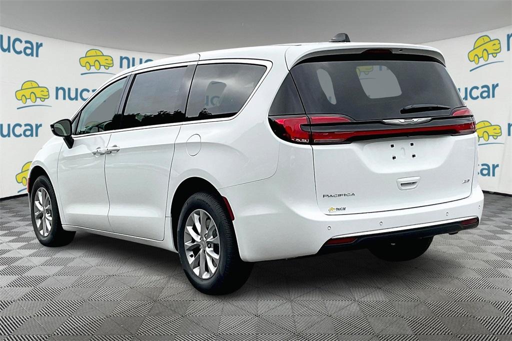 2024 Chrysler Pacifica Touring L - Photo 4