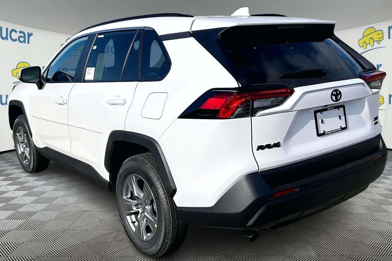 2024 Toyota RAV4 XLE - Photo 4