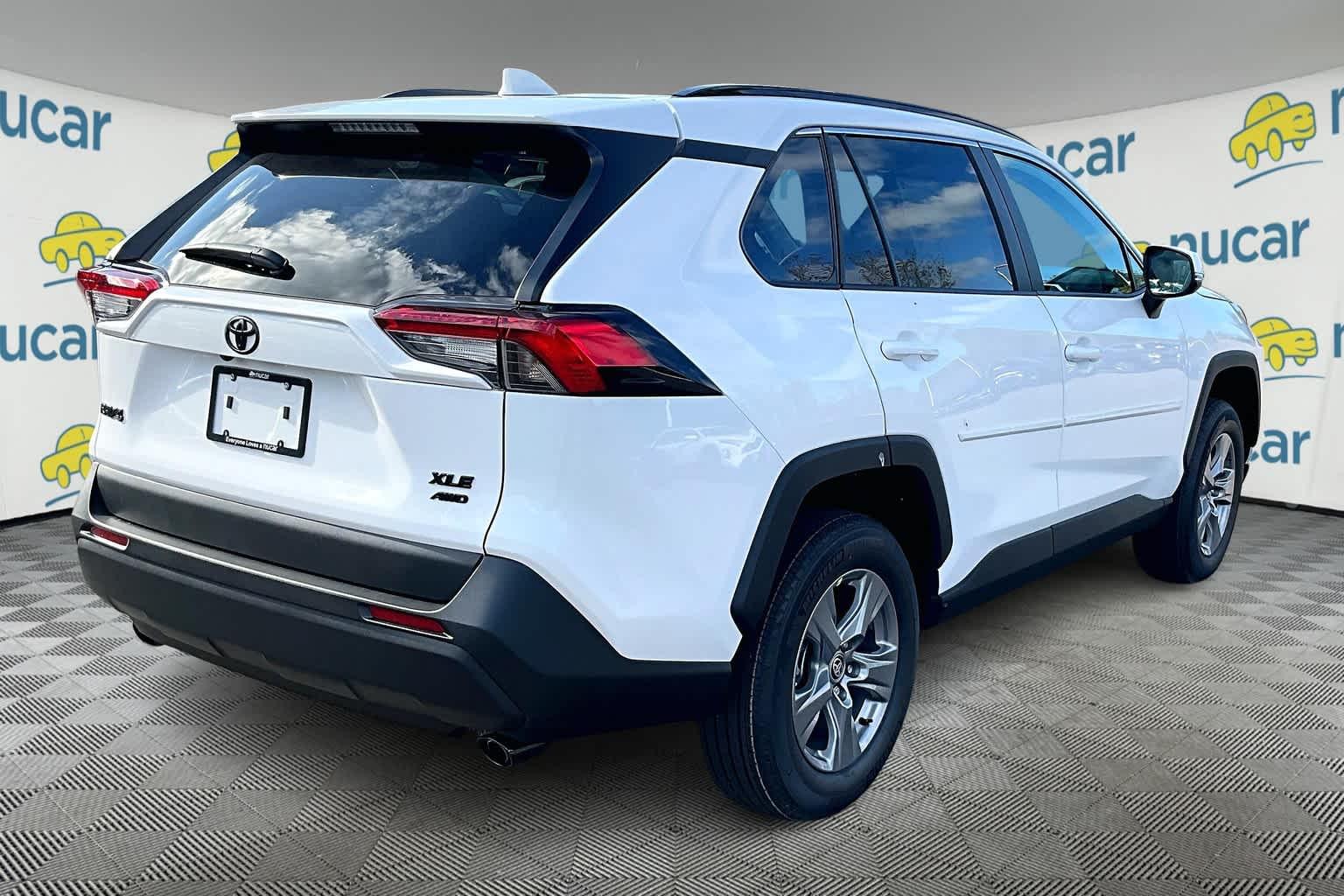 2024 Toyota RAV4 XLE - Photo 6