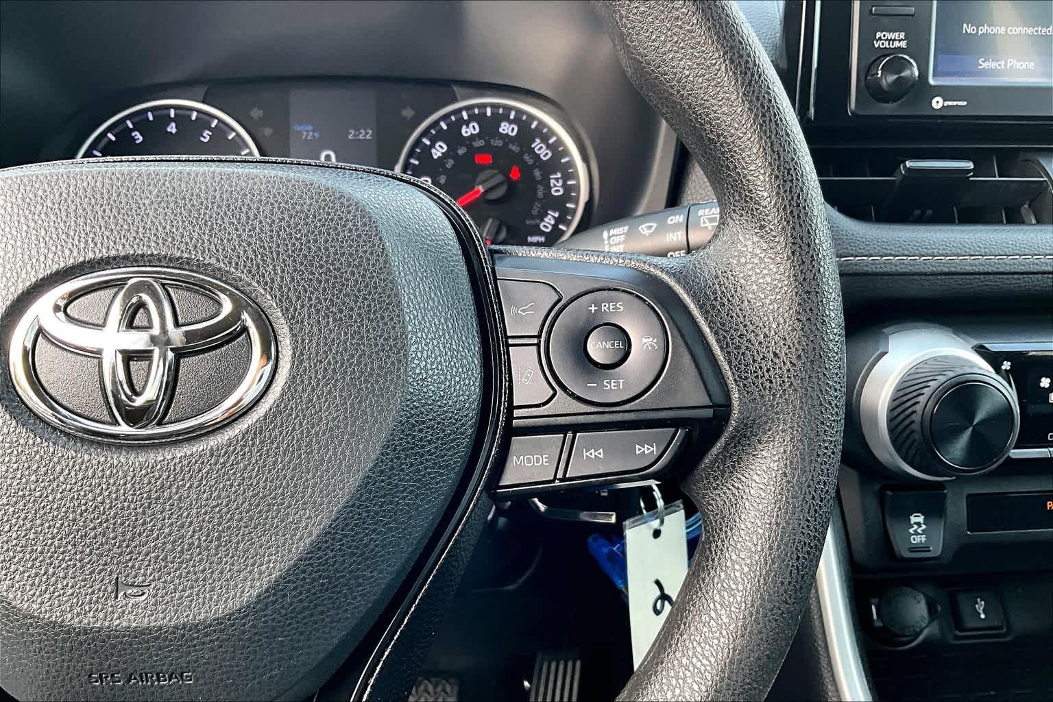 2021 Toyota RAV4 LE - Photo 23