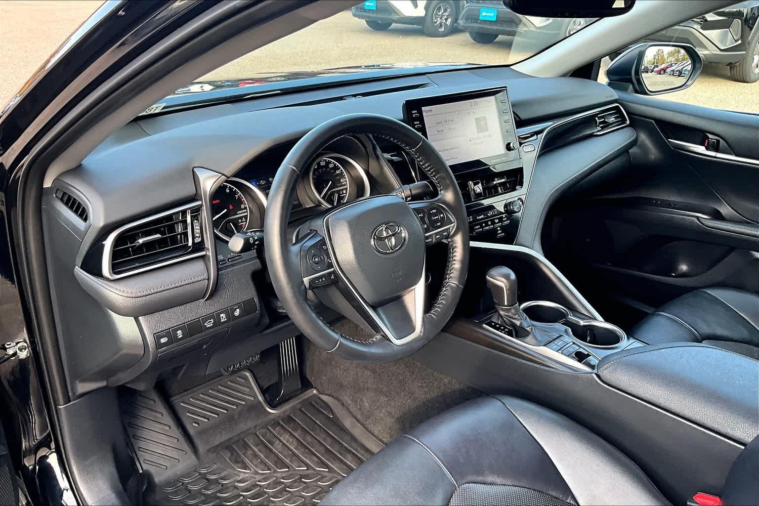 2021 Toyota Camry XLE - Photo 8