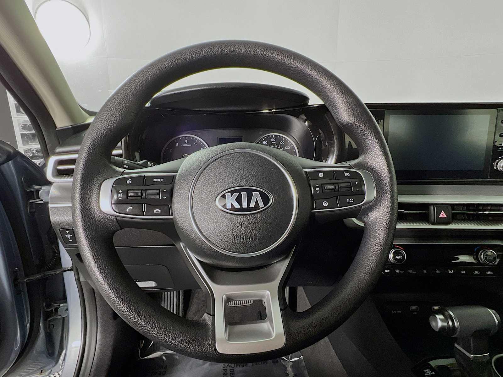 2021 Kia K5 LX - Photo 11