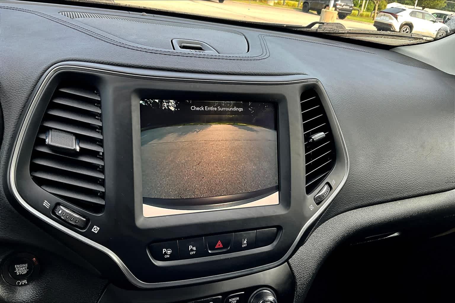 2023 Jeep Cherokee Altitude Lux - Photo 19